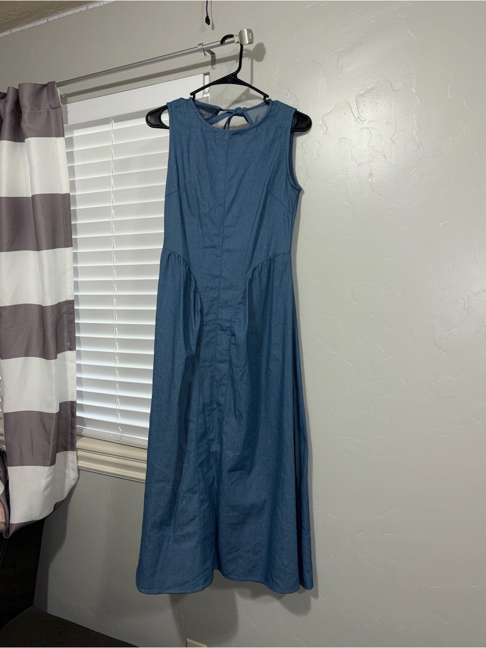 Sleeveless Blue Tie-Back Midi Dress